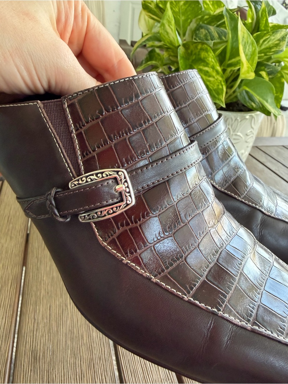 Brighton Tiana Brown Leather Croc Embossed Mule Heels Buckle Loafers Size 8M - Picture 3 of 12